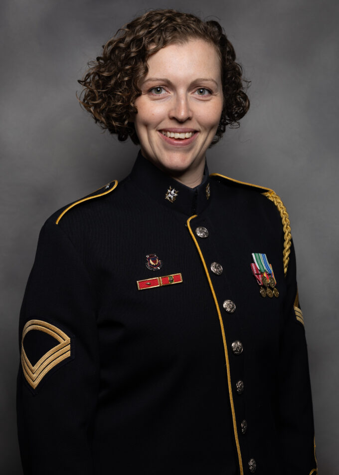 SFC Lindsey Grebeldinger, alto